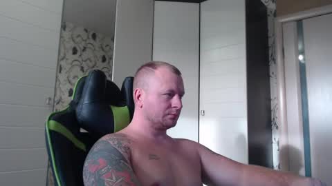 Snapshot of strongass18 chatting on December 2024 09:40:02 AM Alex online show from December 2024 09:40:02 AM