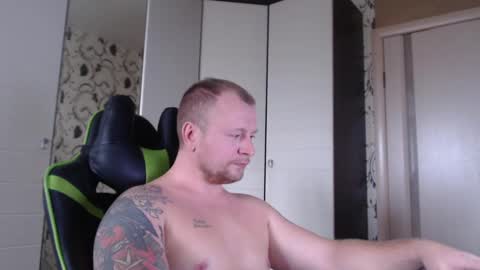 Snapshot of strongass18 chatting on December 2024 09:06:02 AM Alex online show from December 2024 09:06:02 AM