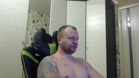 Snapshot of strongass18 chatting on December 2024 01:49:01 PM Alex online show from December 2024 01:49:01 PM