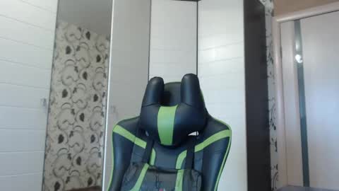 Snapshot of strongass18 chatting on January 2025 09:05:01 AM Alex online show from January 2025 09:05:01 AM