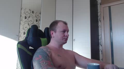 Snapshot of strongass18 chatting on January 2025 09:03:01 AM Alex online show from January 2025 09:03:01 AM