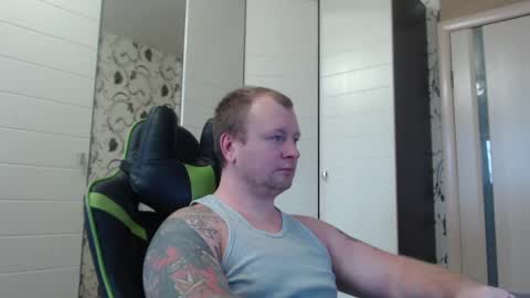 Snapshot of strongass18 chatting on January 2025 10:23:02 AM Alex online show from January 2025 10:23:02 AM