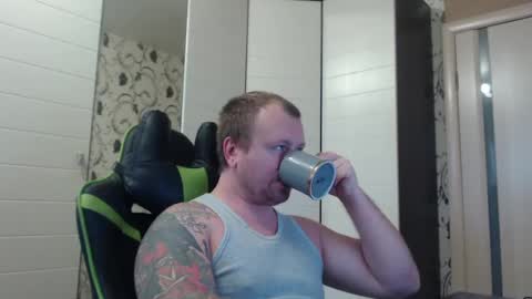 Snapshot of strongass18 chatting on January 2025 08:43:01 AM Alex online show from January 2025 08:43:01 AM