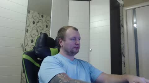 Snapshot of strongass18 chatting on February 2025 11:21:01 AM Alex online show from February 2025 11:21:01 AM