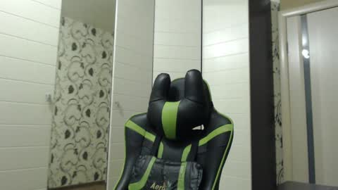 Snapshot of strongass18 chatting on February 2025 02:49:01 PM Alex online show from February 2025 02:49:01 PM