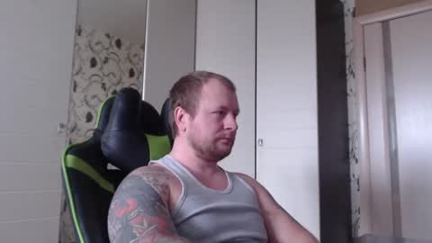 Snapshot of strongass18 chatting on February 2025 09:33:01 AM Alex online show from February 2025 09:33:01 AM