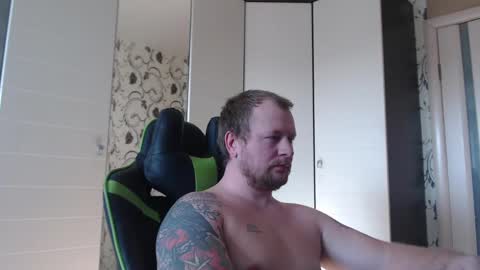 Snapshot of strongass18 chatting on February 2025 09:33:01 AM Alex online show from February 2025 09:33:01 AM