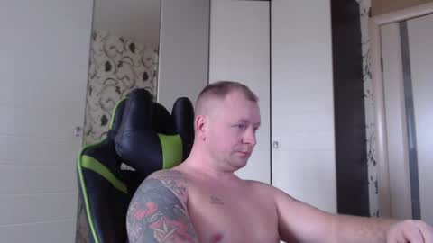 Snapshot of strongass18 chatting on March 2025 09:42:01 AM Alex online show from March 2025 09:42:01 AM