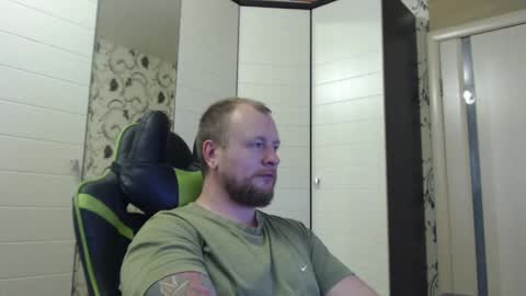 Snapshot of strongass18 chatting on October 2025 10:13:02 AM Alex online show from October 2025 10:13:02 AM