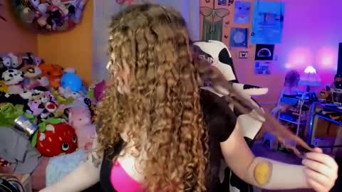 Strwbby online show from September 2025 04:17:02 AM