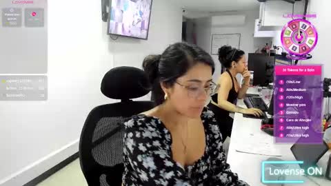 studcb_ online show from November 2025 11:15:01 PM