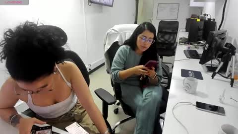 studcb_ online show from November 2025 11:43:01 PM