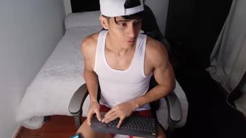 stylish men online show from October 2025 02:06:02 PM