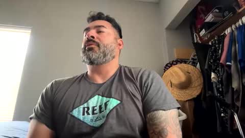 Snapshot of suavecito67 chatting on December 2025 06:01:02 PM suavecito67 online show from December 2025 06:01:02 PM