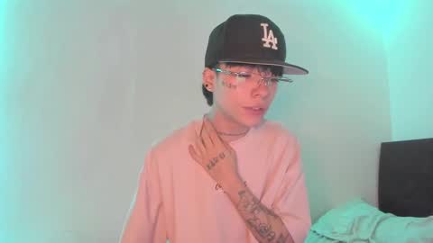 Snapshot of submissive_boyy_ chatting on December 2024 03:49:02 PM nico online show from December 2024 03:49:02 PM