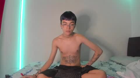 Snapshot of submissive_boyy_ chatting on December 2024 03:59:02 PM nico online show from December 2024 03:59:02 PM