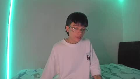 Snapshot of submissive_boyy_ chatting on January 2025 01:37:02 AM nico online show from January 2025 01:37:02 AM