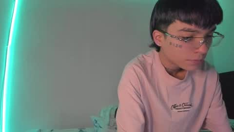 Snapshot of submissive_boyy_ chatting on January 2025 05:07:02 PM nico online show from January 2025 05:07:02 PM