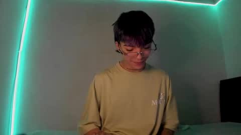 Snapshot of submissive_boyy_ chatting on February 2025 04:24:01 PM nico online show from February 2025 04:24:01 PM