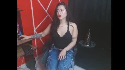 Snapshot of submissiveemily chatting on October 2025 11:21:02 PM submissiveemily online show from October 2025 11:21:02 PM