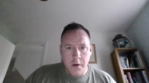 Snapshot of subpig84 chatting on April 2026 05:21:02 PM Sub Male online show from April 2026 05:21:02 PM