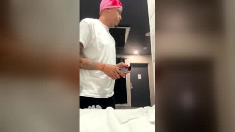 Snapshot of succafreeswag chatting on March 2026 05:19:01 AM succafreeswag online show from March 2026 05:19:01 AM