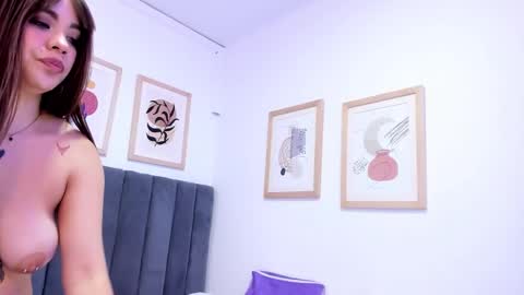 Luna  online show from October 2025 09:04:01 PM