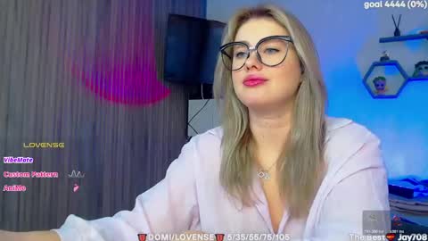 suchcute_ online show from February 2026 03:03:02 AM