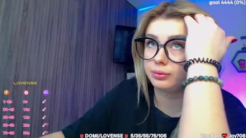 suchcute_ online show from February 2026 04:08:01 AM