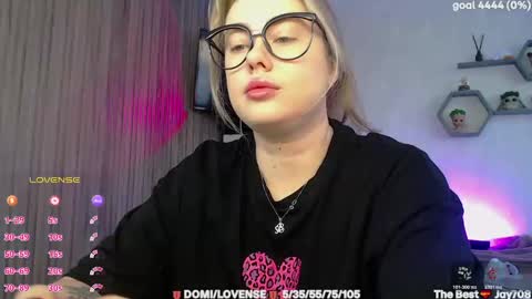suchcute_ online show from February 2026 03:02:01 AM