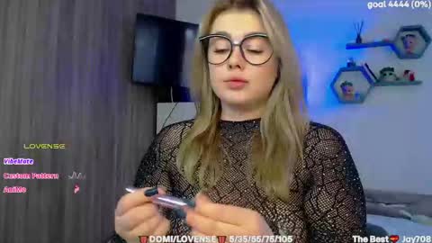 suchcute_ online show from February 2026 03:26:02 AM