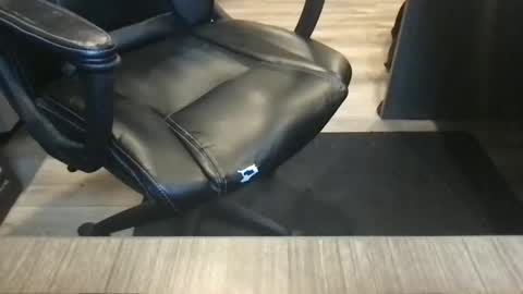 Snapshot of suckonthis318 chatting on March 2026 02:00:01 PM suckonthis318 online show from March 2026 02:00:01 PM