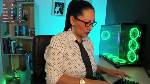 Snapshot of sue_wolls chatting on January 2025 01:23:02 AM Andrea online show from January 2025 01:23:02 AM