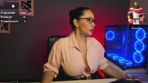 Snapshot of sue_wolls chatting on March 2025 11:31:01 PM Andrea online show from March 2025 11:31:01 PM