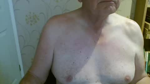 suffolkboy4 online show from May 2026 07:11:02 PM