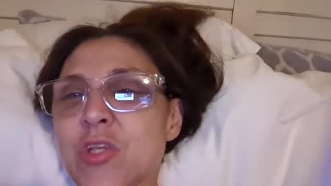 Snapshot of suga2023 chatting on December 2025 09:27:01 AM suga2023 online show from December 2025 09:27:01 AM