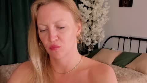 Snapshot of sugamomy chatting on September 2025 12:10:01 AM sugamomy online show from September 2025 12:10:01 AM