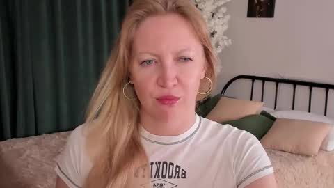 Snapshot of sugamomy chatting on October 2025 12:19:01 AM sugamomy online show from October 2025 12:19:01 AM