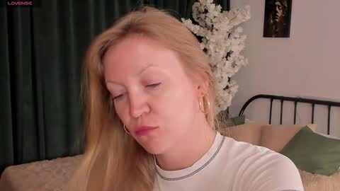 Snapshot of sugamomy chatting on October 2025 12:11:02 AM sugamomy online show from October 2025 12:11:02 AM