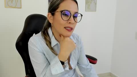 Snapshot of sugar_milff chatting on December 2024 05:18:02 PM sugar_milff online show from December 2024 05:18:02 PM