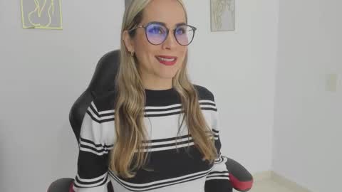 Snapshot of sugar_milff chatting on October 2025 02:13:02 PM sugar_milff online show from October 2025 02:13:02 PM