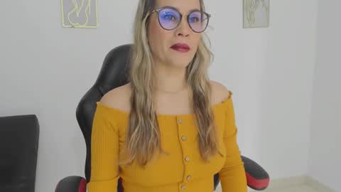 Snapshot of sugar_milff chatting on November 2025 02:18:02 PM sugar_milff online show from November 2025 02:18:02 PM