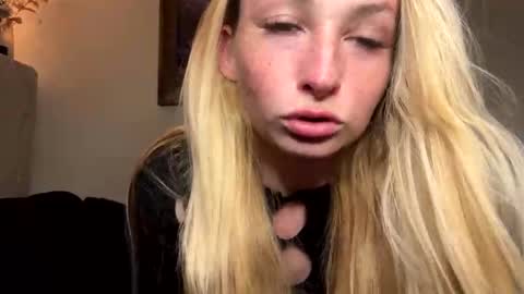 Snapshot of sugarrushxoxo chatting on April 2026 05:01:02 AM sugarrushxoxo online show from April 2026 05:01:02 AM