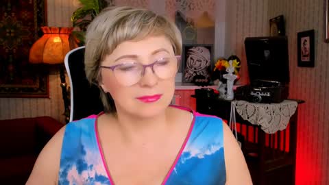 Vivien online show from December 2024 01:06:01 PM