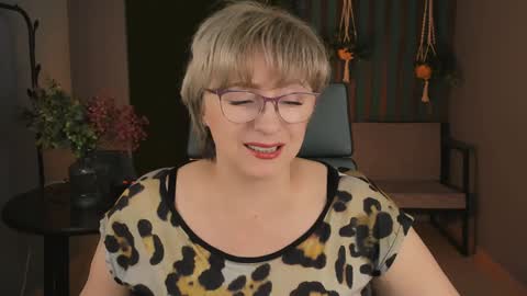 Vivien online show from December 2024 09:18:02 AM