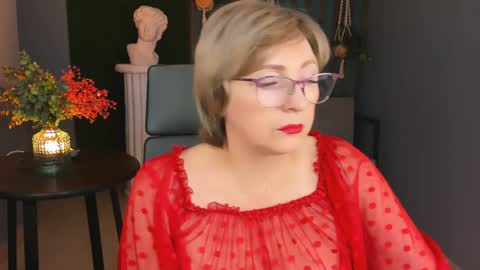 Vivien online show from December 2024 01:07:02 PM