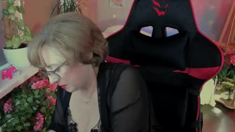Vivien online show from June 2026 03:22:01 PM