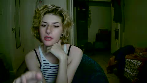 Snapshot of suicunebitch chatting on December 2024 04:46:01 AM Ophelia online show from December 2024 04:46:01 AM