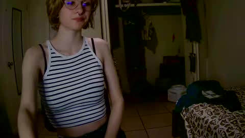 Snapshot of suicunebitch chatting on December 2024 06:02:02 AM Ophelia online show from December 2024 06:02:02 AM