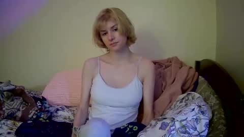 Snapshot of suicunebitch chatting on January 2025 01:36:02 PM Ophelia online show from January 2025 01:36:02 PM